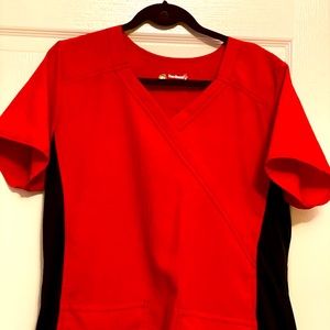 Women’s Wonder wink scrub top